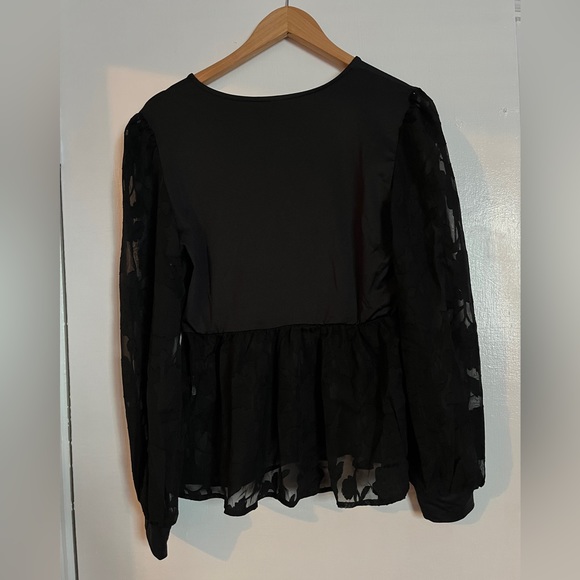 Blouse on SALE‼️ - Picture 3 of 3